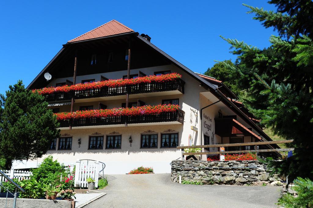 Gasthof Hotel Engel Simonswald Exterior foto